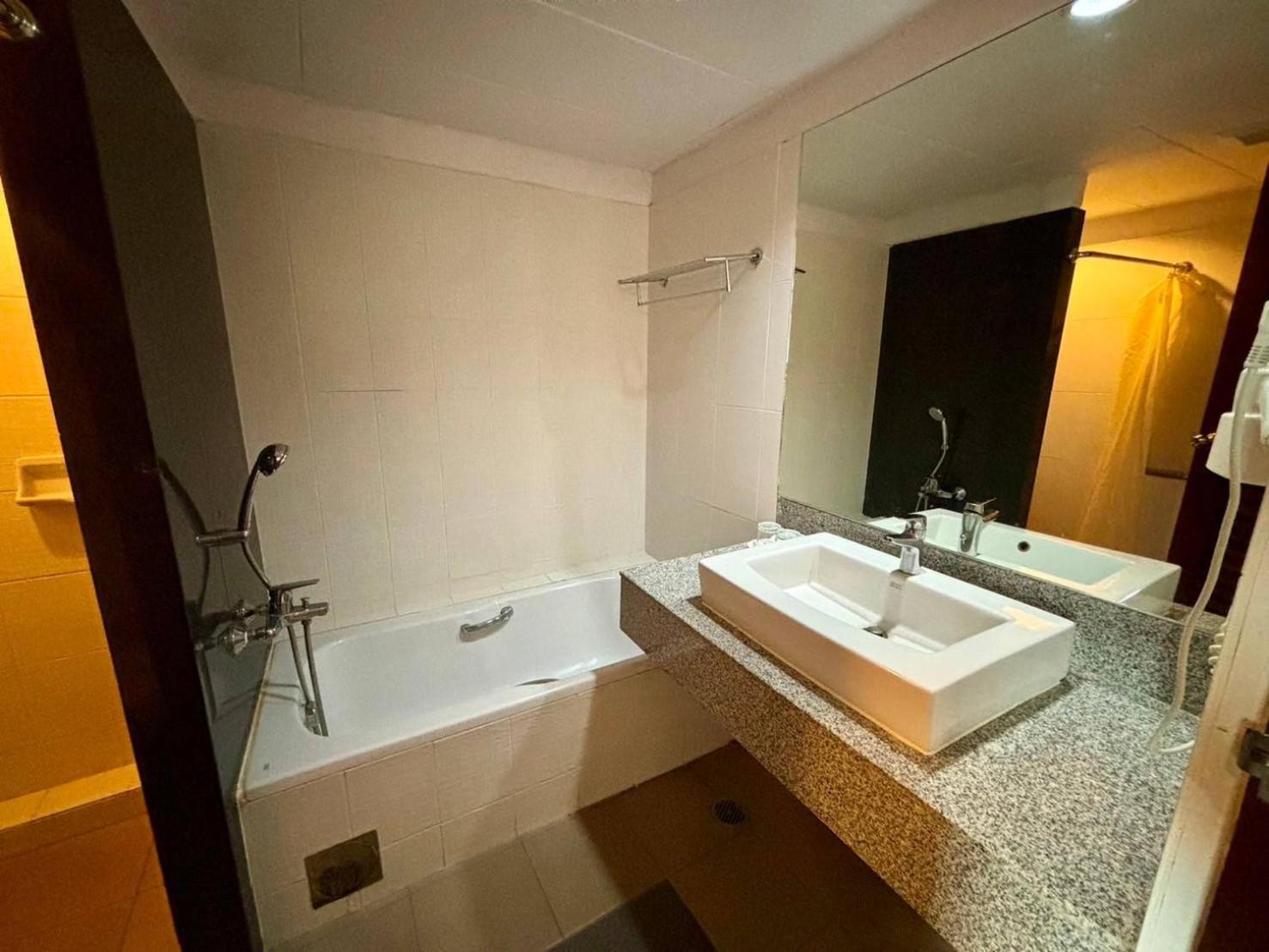 Aloha Hatyai Hotel Hat Yai Esterno foto