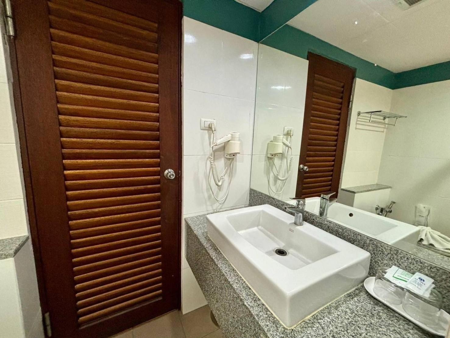 Aloha Hatyai Hotel Hat Yai Esterno foto